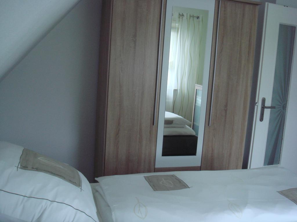 Ferien- Messewohnung Naehe Koeln-Messe Flughafen Bonn Rosrath Ngoại thất bức ảnh